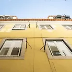 Madalena Cozy - Cozy In Baixa Лісабон