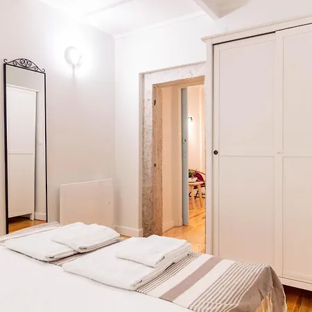 Madalena Cozy - Cozy In Baixa Лісабон